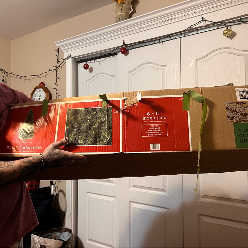 6 1/2 foot tree in good condition.
